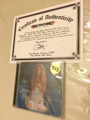 taylor-swift-deluxe-ltd-ed-cd-dvd-sealed-new-lenticular-hologram-with-c-o-a