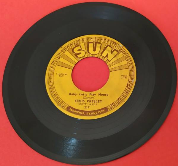 ELVIS PRESLEY  45 RPM   U S A  SUN 217  BABY LET S PLAY HOUSE   WITH PUSH MARKS 