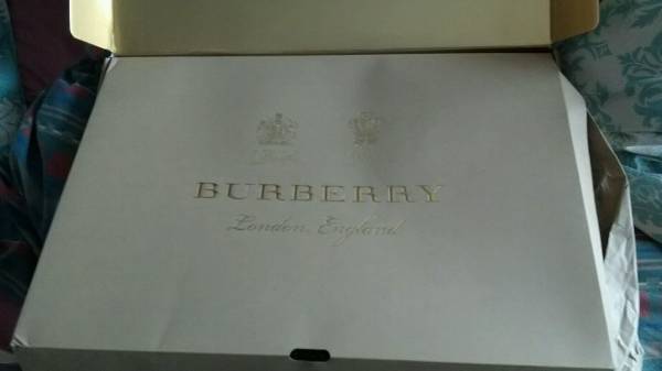 Elton John s limited edition Burberry LP box set Very rare : Sold in  Edinburgh, Edinburgh (City of)