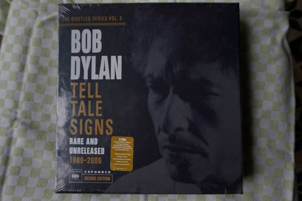 TELL TALE SIGNS  3CD  DELUXE EDITION    BOOK