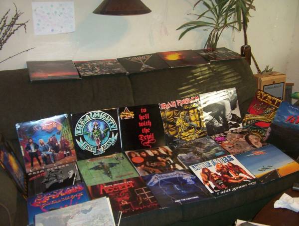 25 HEAVY METAL LP LOT w METALLICA  MOTLEY CRUE  IRON MAIDEN  MEGADETH   CDs