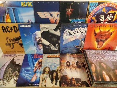 HEAVY METAL lot 31 LPs Kiss  Van Halen  AC DC  Scorpions  Def Leppard  Dokken