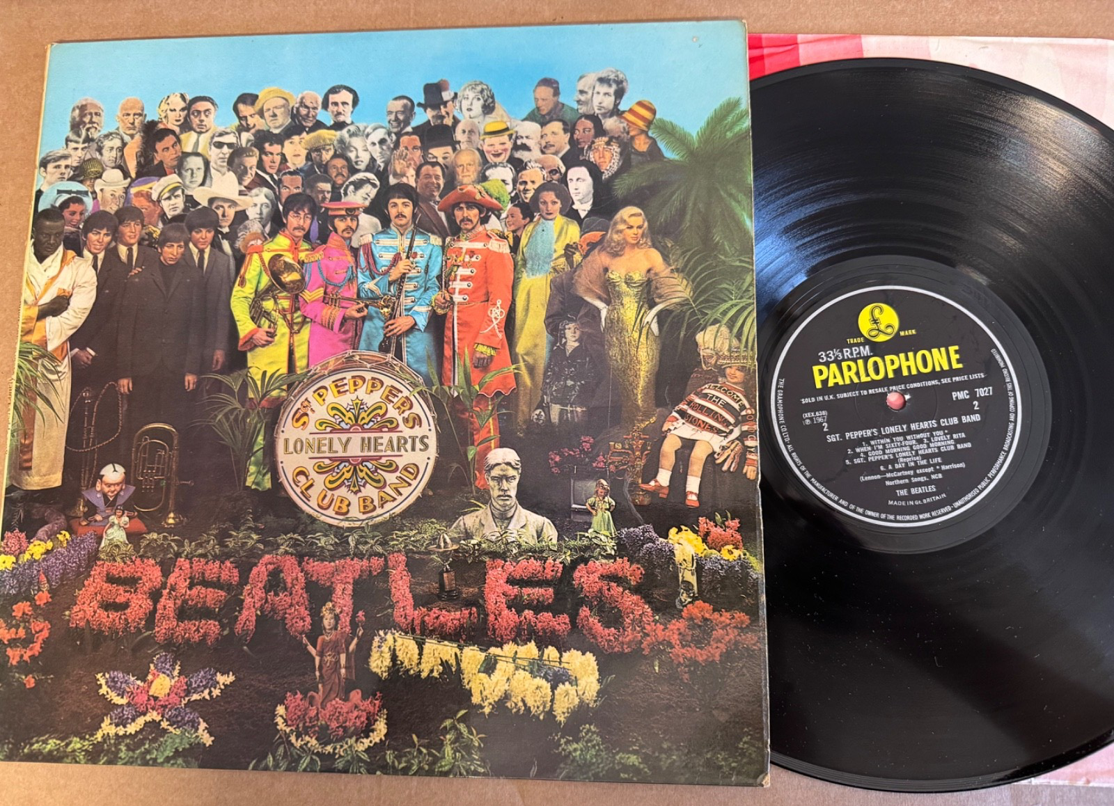 PMC 7027 The Beatles Sgt. Pepper  yellow/black Parlophone UK LP