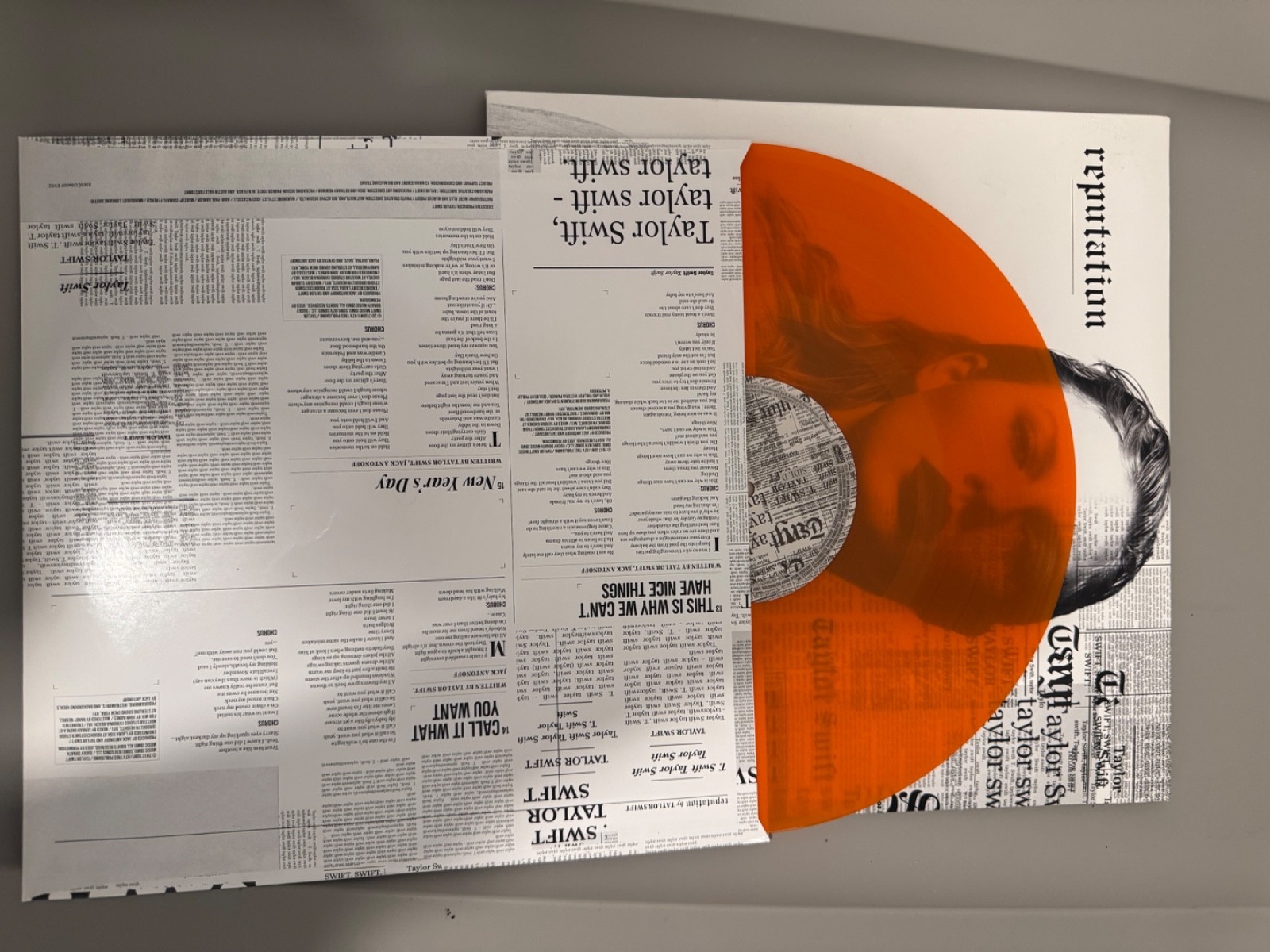 Taylor Swift     Reputation Exclusive ORANGE Vinyl 2LP  RARE   / 3000 COPIES