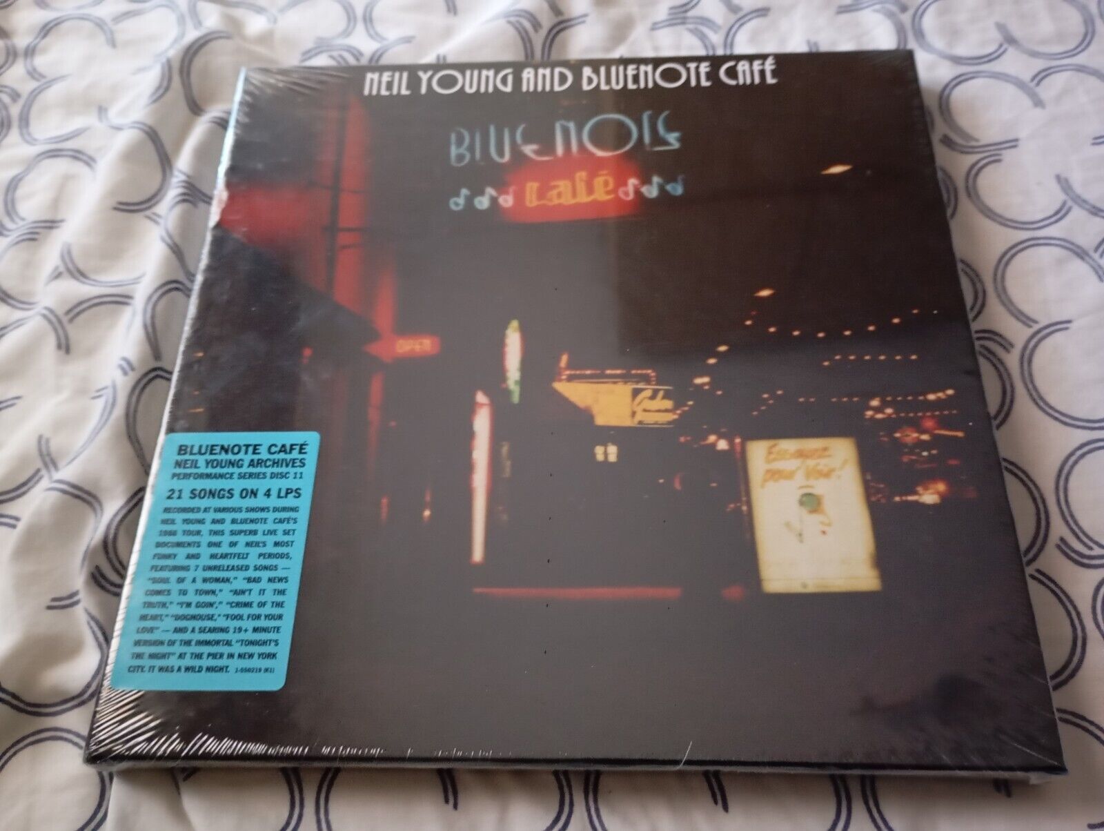 NEIL YOUNG - Bluenote Caf   - BOX 4 LP  still sealed