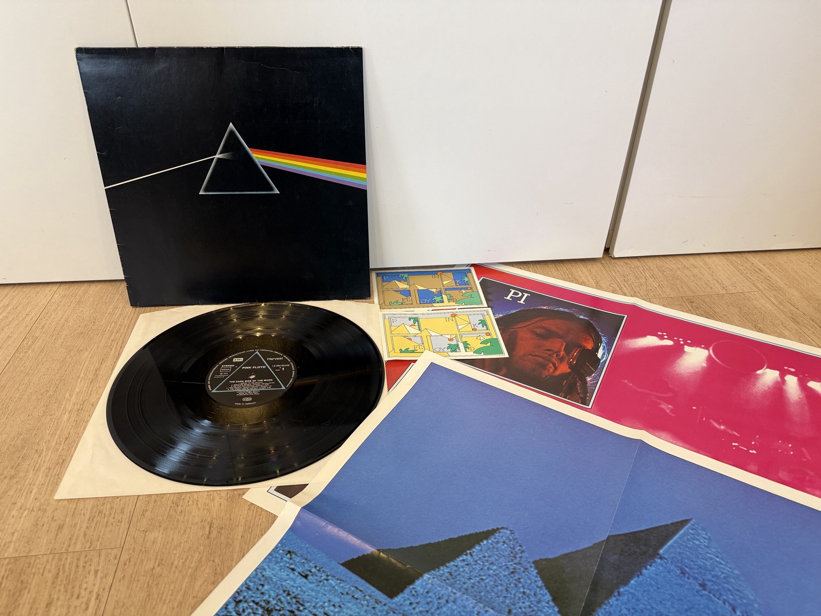 Pink Floyd The Dark Side Of The Moon 70s LP in mint-   Poster   Cards